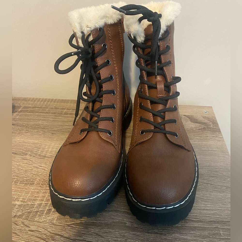 Side zip boots